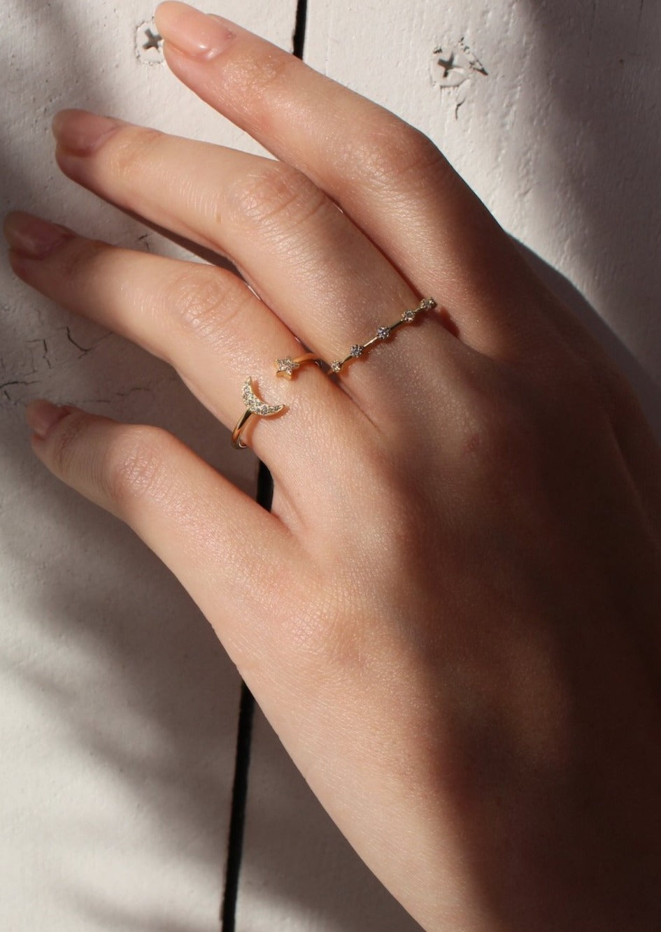 14k Gold Distance 6 Diamond Ring