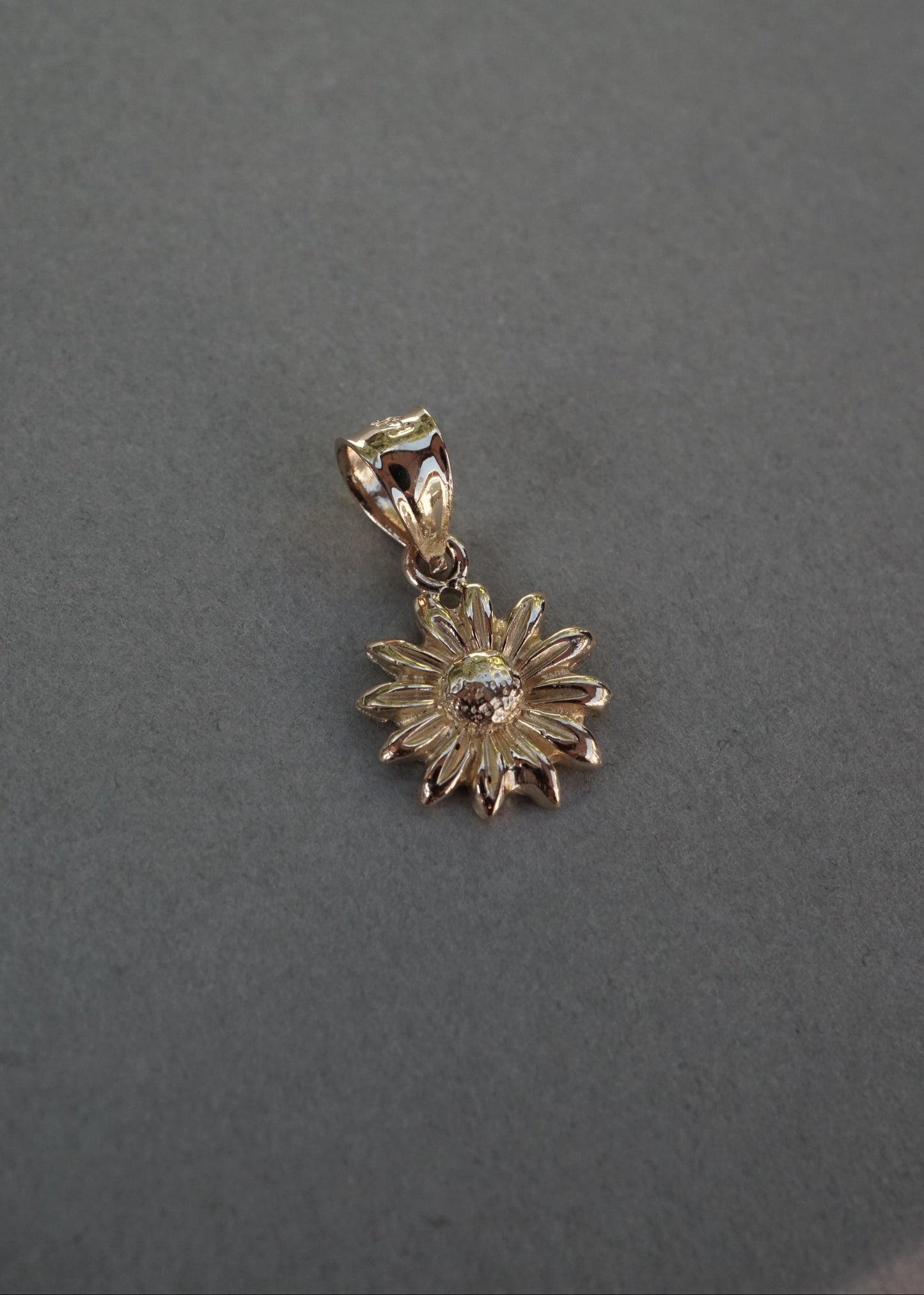 14k Gold Happy Daisy Charm